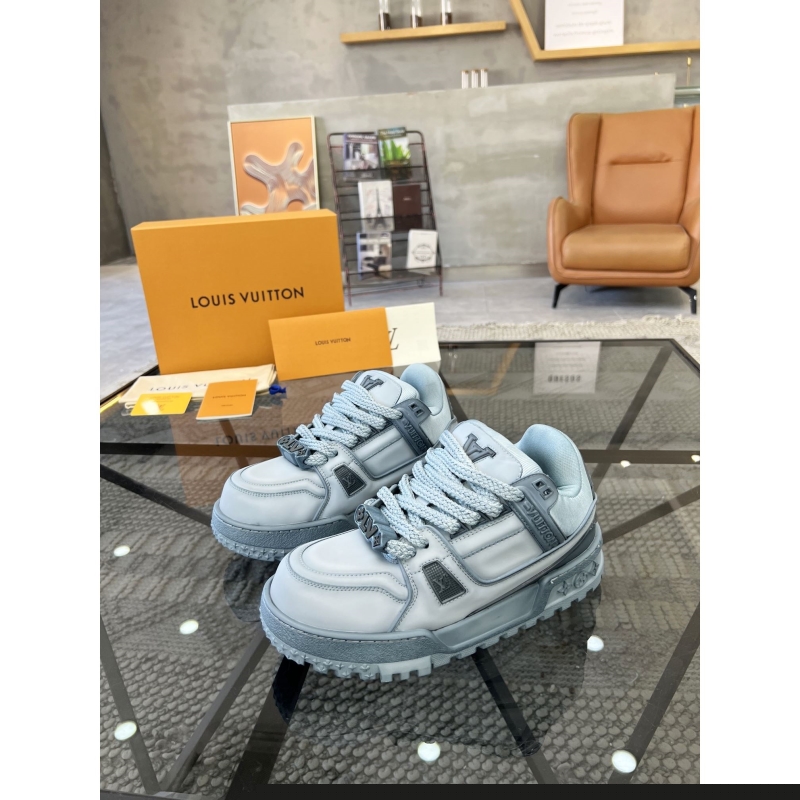 l**is V*t*n sneakers